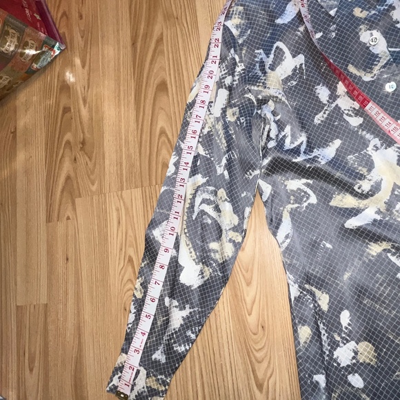 Escada (34 EU) 100% silk vintage shirt with abstract grey & ivory pattern - Picture 12 of 15